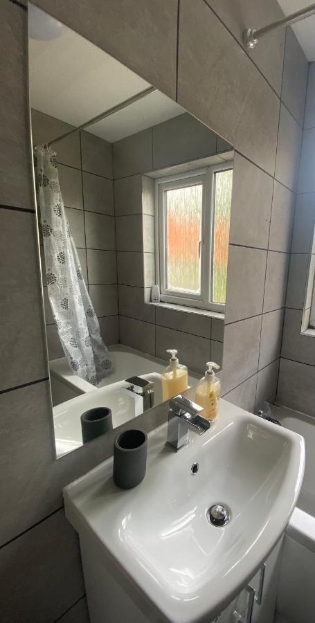Modern 2 Bed Apartment & Free Parking Canterbury Exterior foto